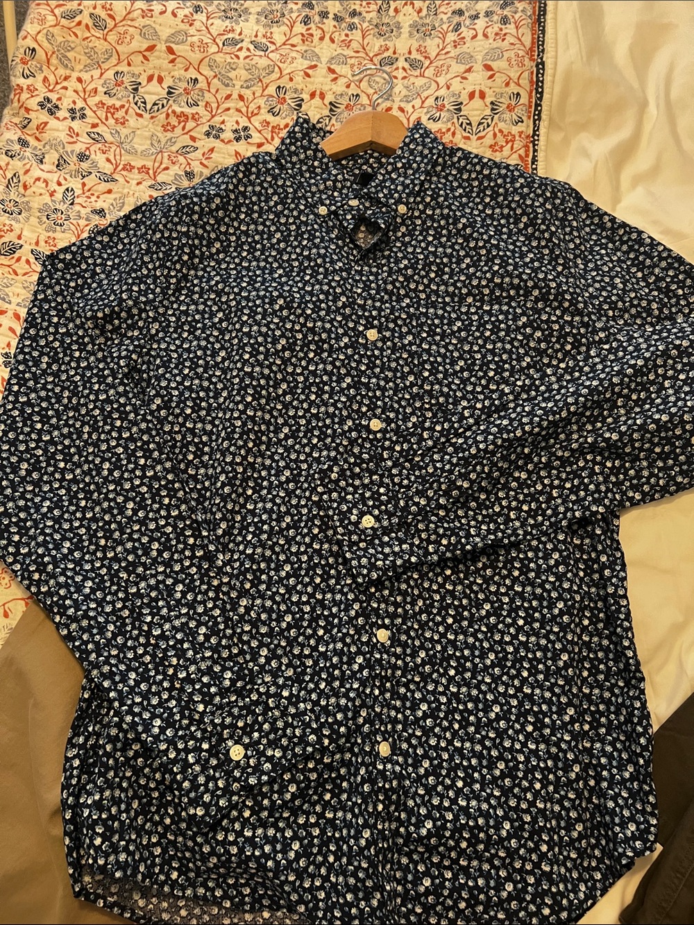 Gap floral men’s button up long sleeve shirt